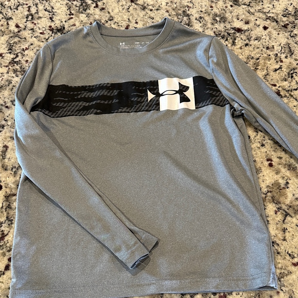 Under Armour boy's Long Sleeve Shirt in Gray and Black
